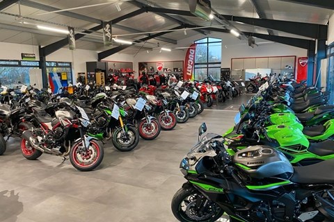 Top 5: Die neue Mitteklasse hat auch bereits bis zu 900 ccm. Die aktuell besten Nakedbikes der Mitte