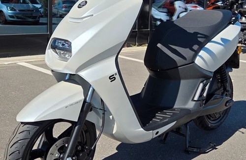 Neumotorrad Peugeot Kisbee SE