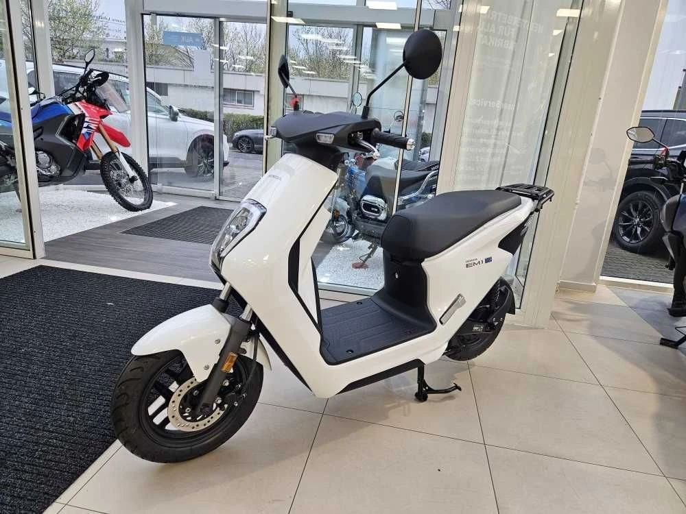Honda EM1 e