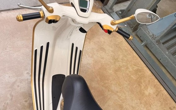 Neufahrzeug Vespa 946 Christian Dior - Bild 10