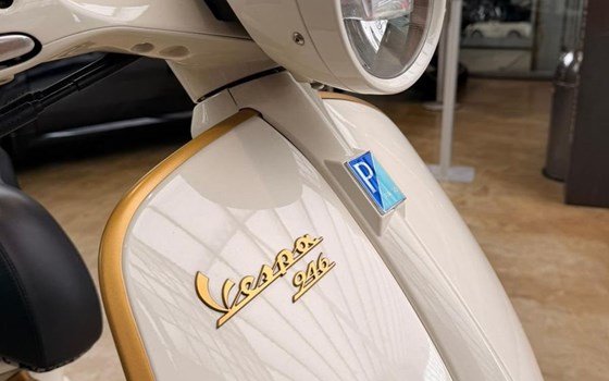 Neufahrzeug Vespa 946 Christian Dior - Bild 11