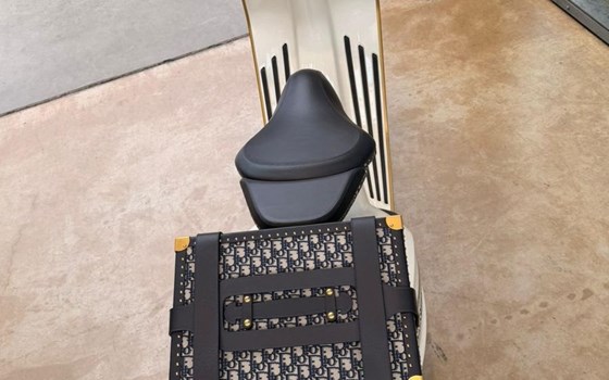 Neufahrzeug Vespa 946 Christian Dior - Bild 12