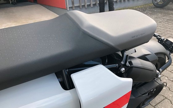 Gebrauchtmotorrad BMW CE 04 - Bild 6