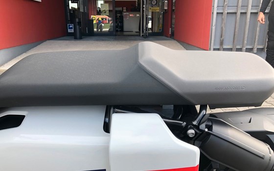 Gebrauchtmotorrad BMW CE 04 - Bild 7