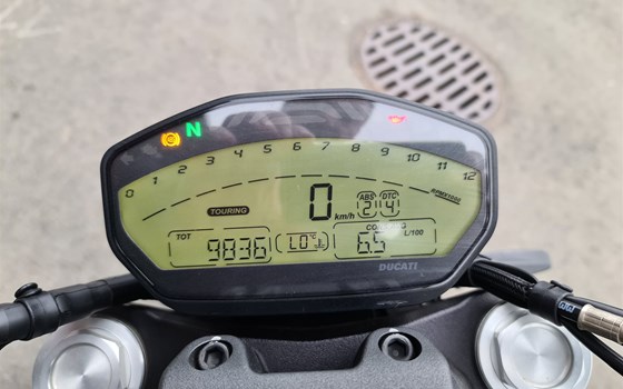 Gebrauchtmotorrad Ducati Monster 821 Dark - Bild 11