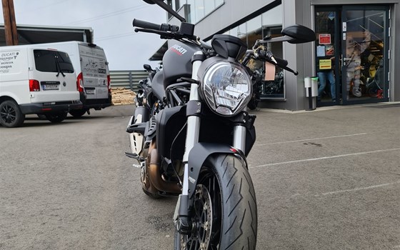 Gebrauchtmotorrad Ducati Monster 821 Dark - Bild 3