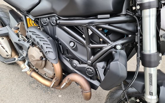 Gebrauchtmotorrad Ducati Monster 821 Dark - Bild 8