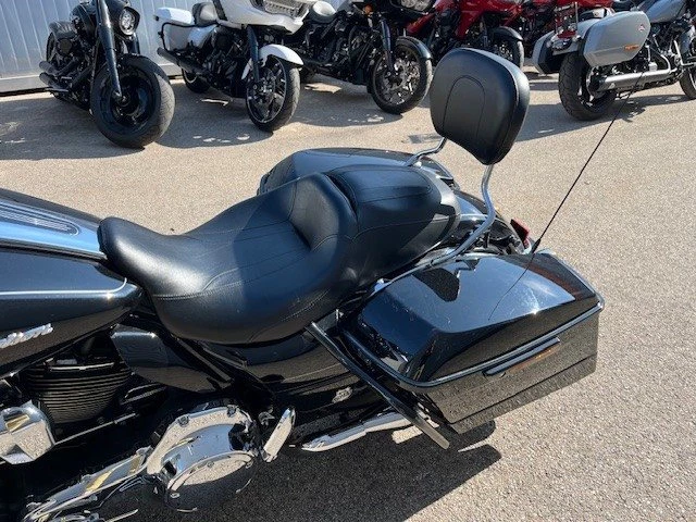 Harley-Davidson Touring Road Glide Special FLTRXS (Vivid Black) - Bild 10