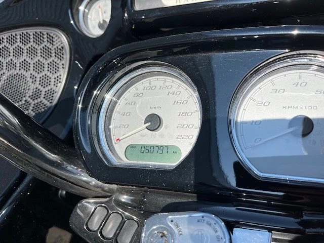 Harley-Davidson Touring Road Glide Special FLTRXS (Vivid Black) - Bild 13