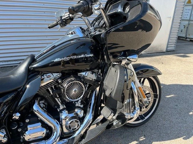 Harley-Davidson Touring Road Glide Special FLTRXS (Vivid Black) - Bild 3