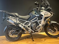 Neumotorrad Triumph Tiger 1200 Rally Explorer Modell 2025 inklusiv Koffersystem im Wert von 1810 €