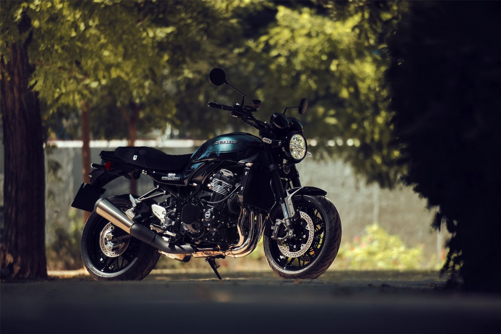 Kawasaki Z900 RS Black Ball Edition