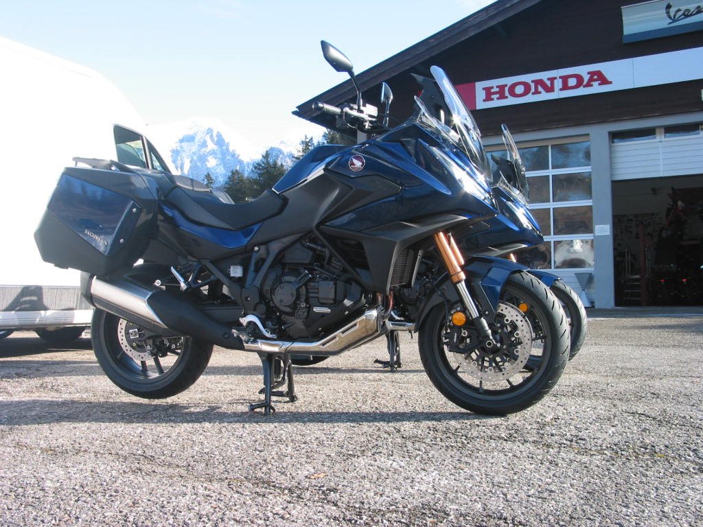 Honda NT1100 DCT Electronic Suspension