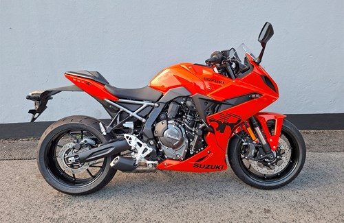Neumotorrad Suzuki GSX-8R Daidai-Iro Edition