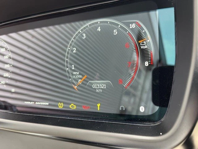 Harley-Davidson Street Glide FLHX (White Onyx Pearl/Black Finish) - Bild 14