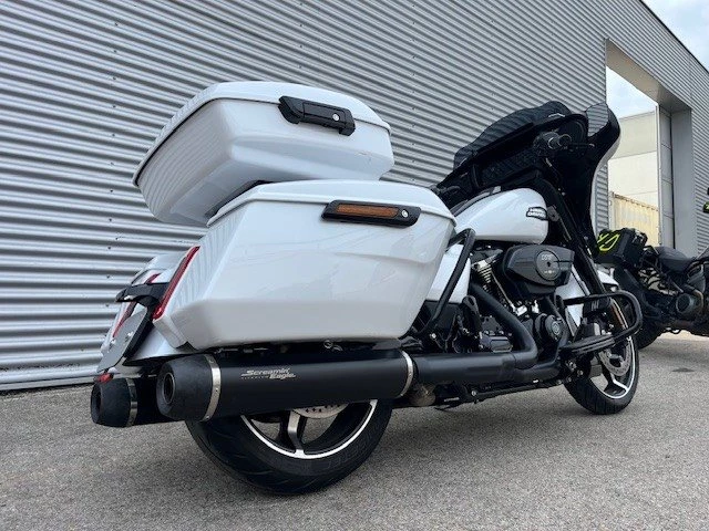 Harley-Davidson Street Glide FLHX (White Onyx Pearl/Black Finish) - Bild 8