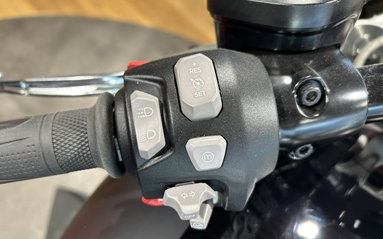 Gebrauchtmotorrad Triumph Rocket 3 R Black - Bild 9