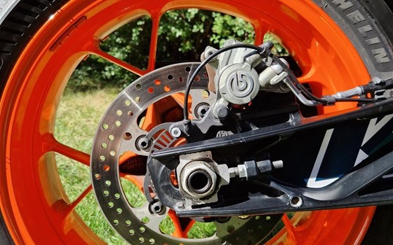 Gebrauchtmotorrad KTM 890 Duke R - Bild 4