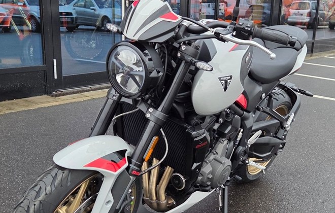 Triumph Trident 800