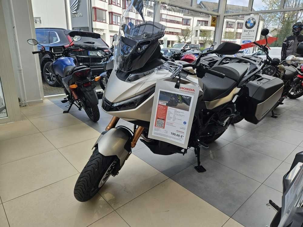 Honda NT1100 DCT Electronic Suspension