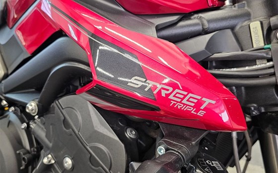 Gebrauchtmotorrad Triumph Street Triple 765 RS - Bild 4