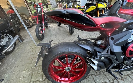 Gebrauchtmotorrad MV Agusta Brutale 800 RR - Bild 11