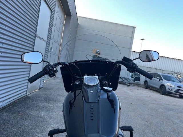 Harley-Davidson Softail Heritage Classic 114 FLHCS (Vivid Black) - Bild 14