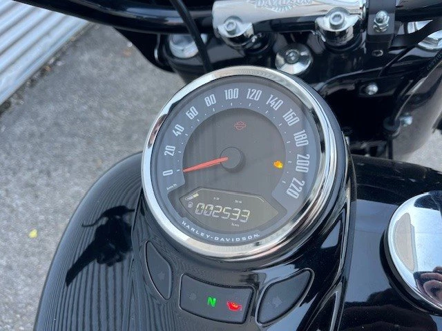 Harley-Davidson Softail Heritage Classic 114 FLHCS (Vivid Black) - Bild 15