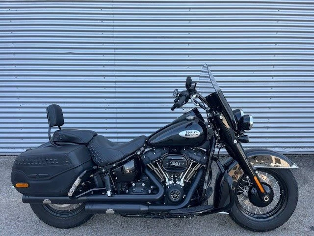 Harley-Davidson Softail Heritage Classic 114 FLHCS (Vivid Black) - Bild 2