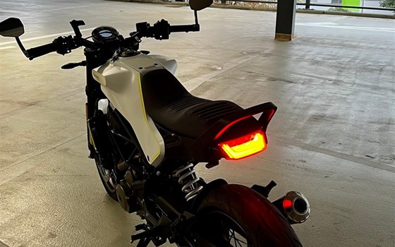 Motorrad Occasion Husqvarna Vitpilen 401 - Bild 6
