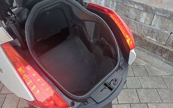 Gebrauchtmotorrad Peugeot Metropolis 400 - Bild 10