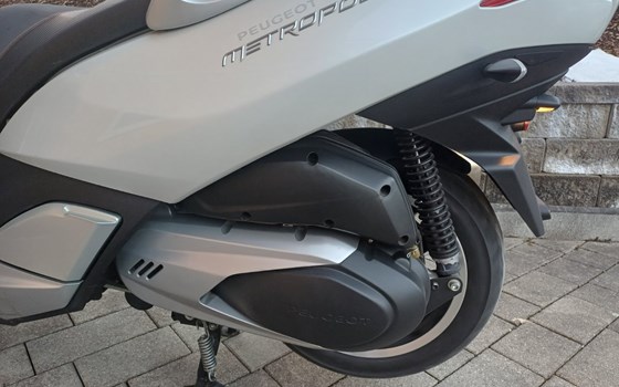 Gebrauchtmotorrad Peugeot Metropolis 400 - Bild 12