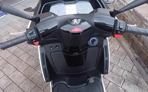 Gebrauchtmotorrad Peugeot Metropolis 400 - Bild 7