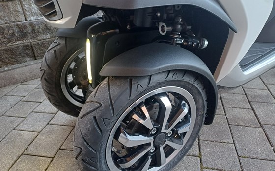 Gebrauchtmotorrad Peugeot Metropolis 400 - Bild 8