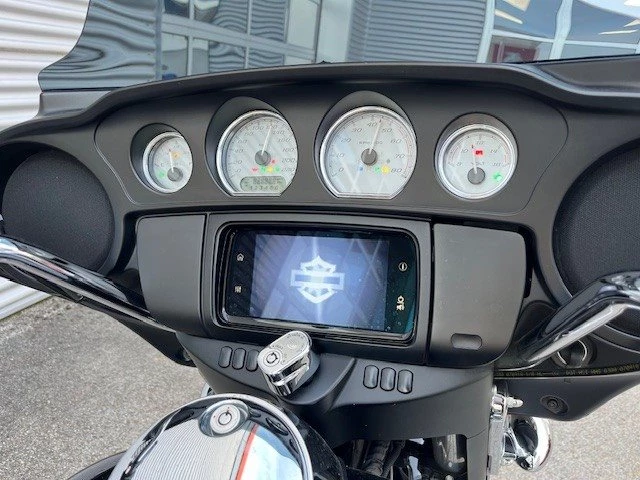 Harley-Davidson Street Glide FLHX (Vivid Black) - Bild 12