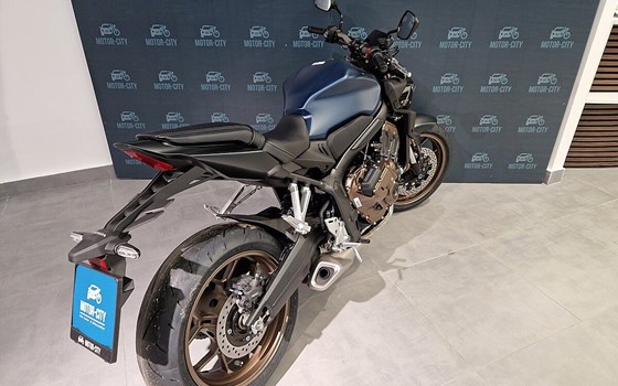 Neufahrzeug Honda CB650R E-Clutch - Bild 12