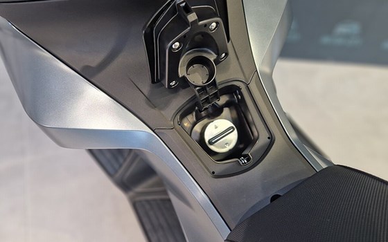 Gebrauchtmotorrad Honda PCX125 DX - Bild 7