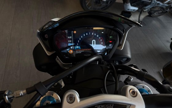Gebrauchtmotorrad Triumph Speed Triple RS - Bild 13