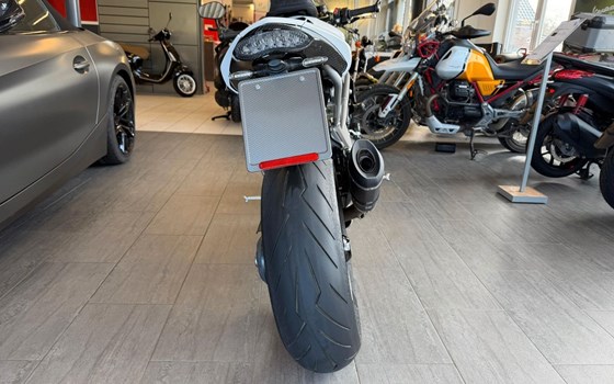 Gebrauchtmotorrad Triumph Speed Triple RS - Bild 4