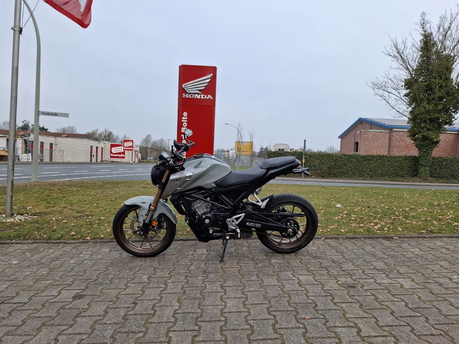Honda CB125R