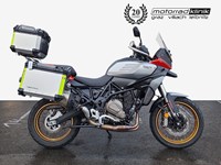 Gebrauchtmotorrad QJ Motor SRT 700 SX Teilzahlung 79€ Werksgarantie, inkl. Koffer