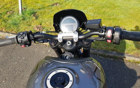 Gebrauchtmotorrad Triumph Trident 660 - Bild 3