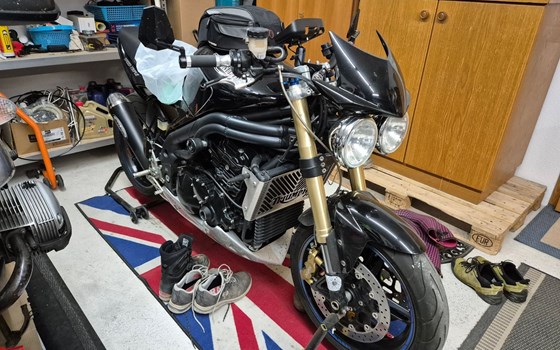 Gebrauchtmotorrad Triumph Speed Triple 1050 - Bild 1