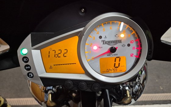 Gebrauchtmotorrad Triumph Speed Triple 1050 - Bild 2