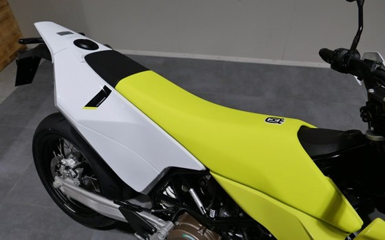 Neufahrzeug Husqvarna 701 Supermoto - Bild 4