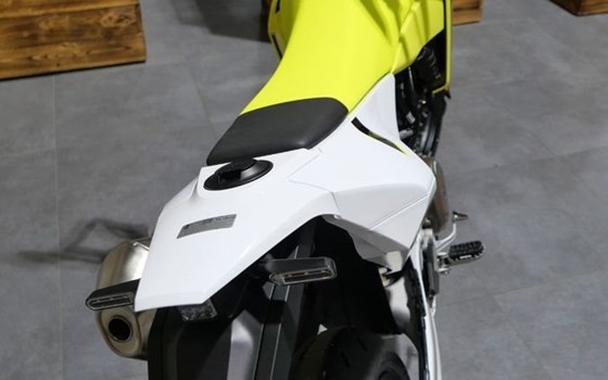 Neufahrzeug Husqvarna 701 Supermoto - Bild 8