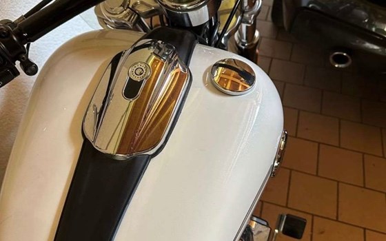 Gebrauchtmotorrad Harley-Davidson Softail Breakout FXSB - Bild 4