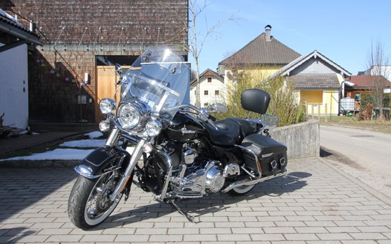 Gebrauchtmotorrad Harley-Davidson Road King Classic FLHRC - Bild 11