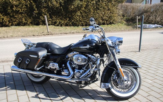 Gebrauchtmotorrad Harley-Davidson Road King Classic FLHRC - Bild 12
