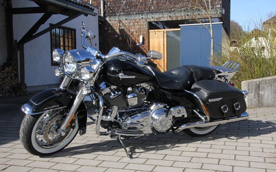 Gebrauchtmotorrad Harley-Davidson Road King Classic FLHRC - Bild 13
